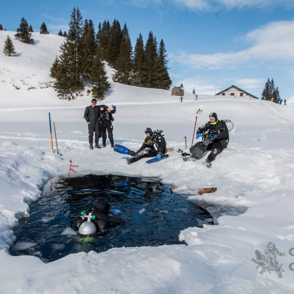 Plongée sousglace au lac Lioson plongée, raquettes, fondue, ski de rando