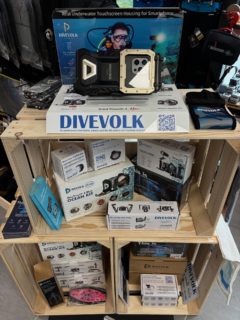 📣 NOUVEAUTÉ chez Plongeech !
Nous venons de recevoir les nouveaux produits Divevolk, dont le très attendu Pack OCEAN SeaTouch 4 Max 📸

Ce pack complet comprend le boîtier SeaTouch 4 Max et tous les accessoires nécessaires pour transformer votre smartphone en véritable caméra sous-marine 🌊

✅ Compatible avec la plupart des smartphones
✅ Écran 100% tactile sous l’eau
✅ Idéal pour la photo & la vidéo en plongée ou snorkeling

Passez au magasin pour le découvrir, et prendre de l’avance sur vos cadeaux de Noël !

#Divevolk #SeaTouch4Max #Plongée #PhotoSousMarine #ScubaDive #OceanAddict #Nouveauté #caisson #caissonetanche #seatouch #kitocean #plongeesousmarine #vaud #scubadiving #switzerland #lake #lacleman #suisse #ig_switzerland #vevey #scuba #underwater #diving #scubadive #swissdiving #swissdiver #plongeech #plongeesuisse #neuchatel #plongeesousmarine #Puidoux