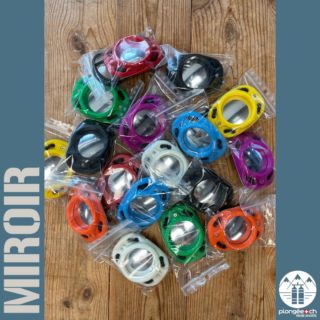 Que ce soit pour vous recoiffer ou surveiller vos compagnons de plongée sans avoir à vous retourner, vous allez tomber addict de ces miroirs de main! Disponible en 8 différentes couleurs, très léger, ce petit miroir se porte sur le dessus de la main. Venez vite le découvrir dans nos magasin de Puidoux et Neuchâtel. 

#miroir #miroirdemain #plongee #plongeesousmarine #diving #scubadiving #buddydiver #neuchatel #vaud #puidoux #plongée #h #plongeech